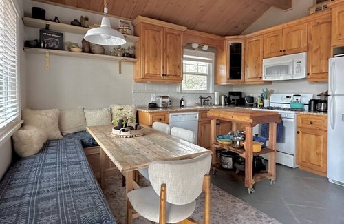 Arrowbear Lake Cabin | Romantic Oasis: Private hot tub, Sauna and intimacy awaits you