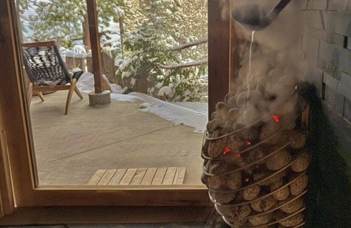 Arrowbear Lake Cabin | Romantic Oasis: Private hot tub, Sauna and intimacy awaits you