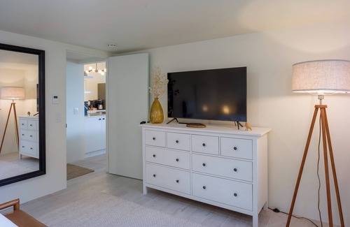 Eastsound House | Romantic Oceanfront Getaway/Hot tub/Chef Kitchen