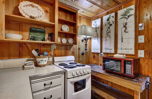 Highlands House | Romantic, Private, Restored,Stone gas fireplace,Glass heated porch,Firepit