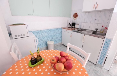 Komarna Apartment | Romantic, quite, seafront apartment, sunbeds, barbecue, all by the sea. For 2p