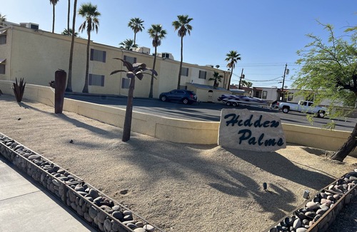 Lake Havasu City Apartment | Romantic Retro Retreat Valley Ho Hidden Palms