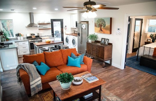 Mariposa Cabin | Romantic River Cabin w/Hot Tub, views, spa bathroom, Close to 2 Yosemite Gates