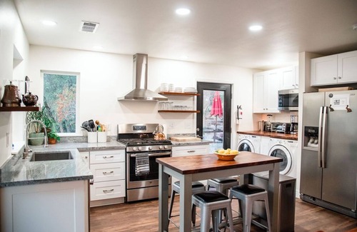 Mariposa Cabin | Romantic River Cabin w/Hot Tub, views, spa bathroom, Close to 2 Yosemite Gates
