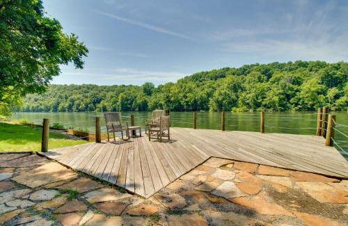 Gassville Apartment | Romantic River Retreat in Gassville