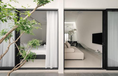 George Town Villa | Romantic Rooftop Jacuzzi Villa with Sunset Views