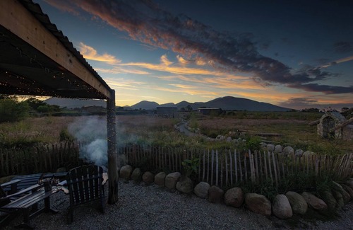 Annalong Cabin | Romantic Rural Retreat - Rustic Cabin in the Mournes with Private Hot Tub