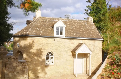 Avening Cottage | Romantic Rural Retreat