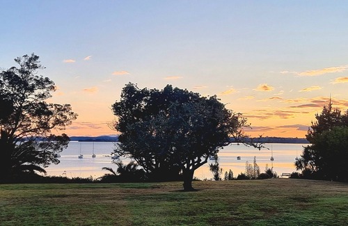 Whitford Cottage | Romantic Seaside Cottage: Country Calm, City Close, Retreat