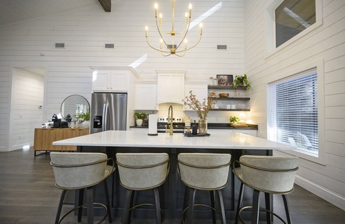 Pickens Cabin | Romantic,Spacious,Modern Cabin | Hot Tub!