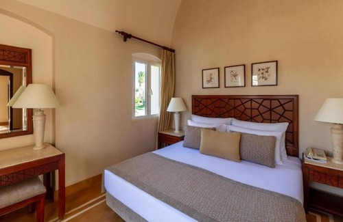 Makadi Bay Hotel | Romantic Suite with Oceanfront Views Ideal for Couples with 2 Pools and Spa