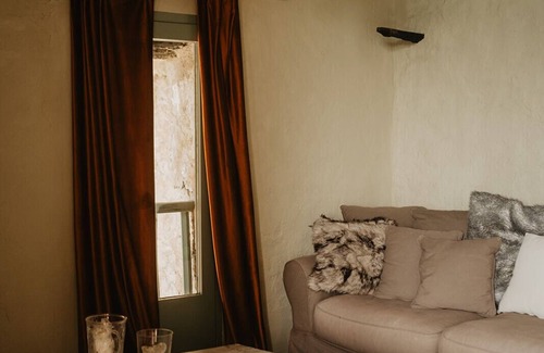 Ripoll Cottage | Romantic Suite with magnificent views and fireplace