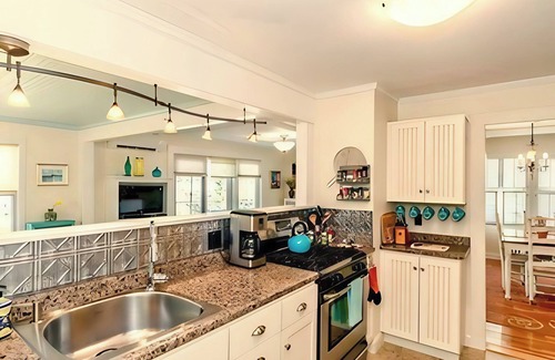Gloucester House | Romantic Summerwind Cottage, Scenic Harbor View w/Deck!
