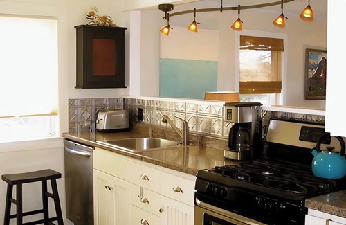 Gloucester House | Romantic Summerwind Cottage, Scenic Harbor View w/Deck!