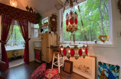 Lake Oconee Cabin | Romantic Tiny House for Two w/Clawfoot Tub Near Lake Oconee