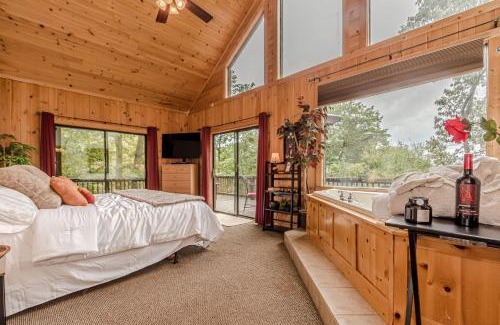 Cleveland House | Romantic Tip Top Hideaway, 10 MINUTE FROM HELEN