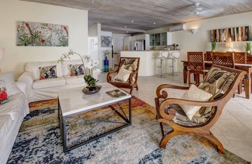 Porters House | Romantic villa - free beach club access - own pool