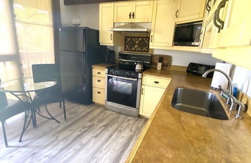 Kahuku Condo | Romantic Villa-Lovely Pond & Ocean View Studio