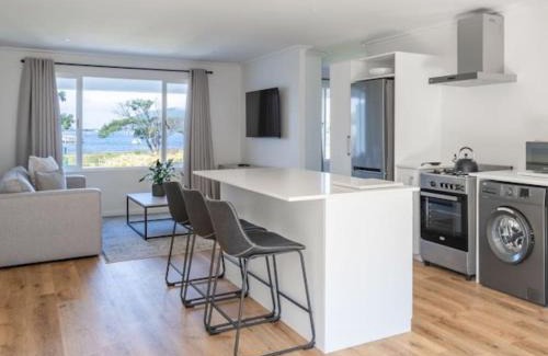 Knysna Villa | Romantic Villa2 Getaway - beautiful views, kolkol, wifi and back up SOLAR
