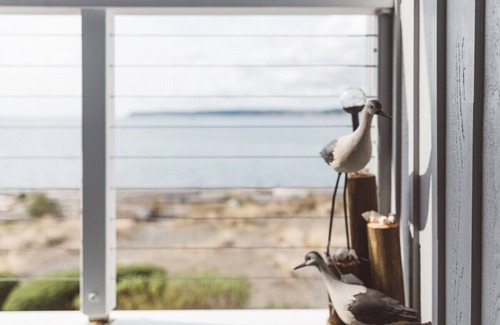 Blaine House | Romantic Waterfront Escape with Private Beach