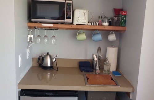 Cloverdale Cottage | Romantic wine country getaway, close to fine dining/wineries.