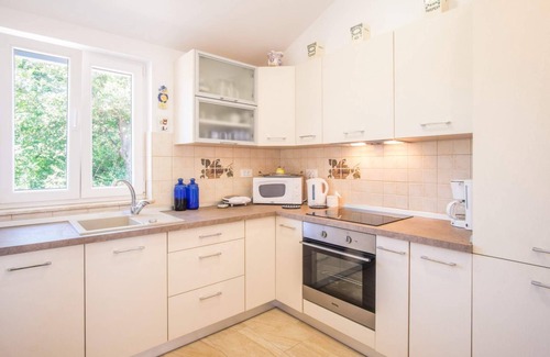 Vrbnik Villa | Romantische Steinvilla mit Pool,fantastische Lage,700 m vom Strand Entfernt