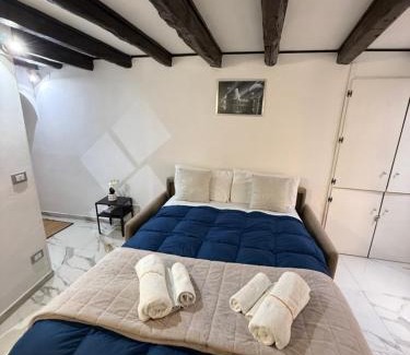 Rione VI Parione Apartment | Rome Nest at Campo De Fiori and Navona Square