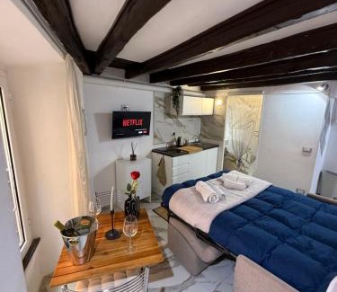 Rione VI Parione Apartment | Rome Nest at Campo De Fiori and Navona Square