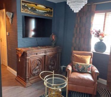 Stratford-upon-Avon Apartment | Romeo & Juliet's with Private Parking