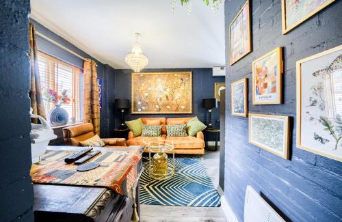 Stratford-upon-Avon Apartment | Romeo & Juliet's with Private Parking