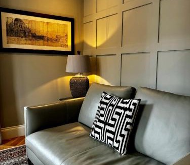 City Centre Apartment | Romeo's Arch high end luxury in centre of Stratford with parking