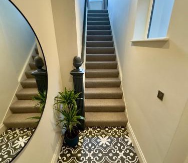 City Centre Apartment | Romeo's Arch high end luxury in centre of Stratford with parking