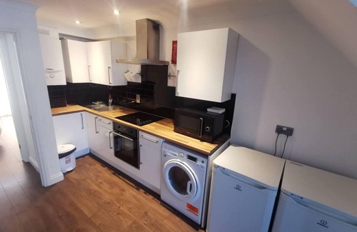 Eastbrook Apartment | Romford Retreat - Stylish Apartment Stay