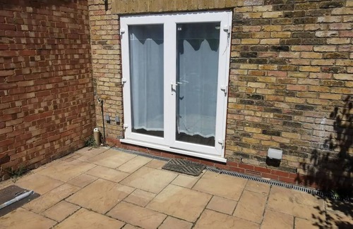 Eastbrook Apartment | Romford Retreat - Stylish Apartment Stay