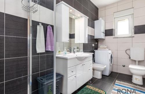 Bezjaki House | Rona apartments Smokva