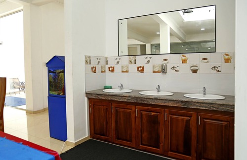 Seeduwa - Katunayake Hotel | Ronaka Airport Transit Hotel