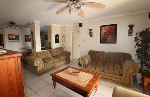 Margate Beach Apartment | Rondevoux 18