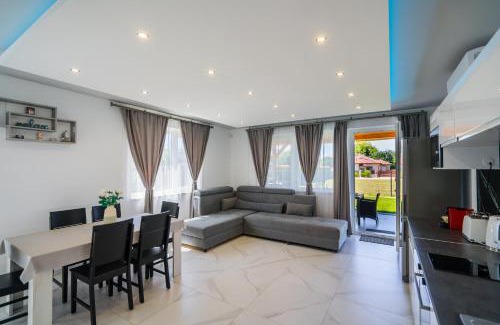 Siofok-Szabadifurdo Apartment | Roni Apartmanok Siófok