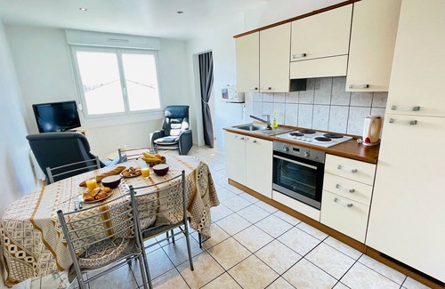 Forges-les-Bains Apartment | Ronsard: Apartment 300 metres from the thermal baths (unlimited parking)