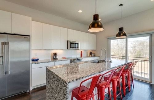 Hadley - Washington House | Roof Deck | Garage Parking | 10 Mins to Broadway
