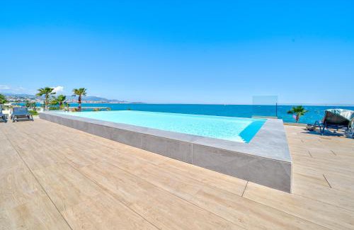Villeneuve Loubet Beach Apartment | Rooftop 3 pièces avec Piscine face mer