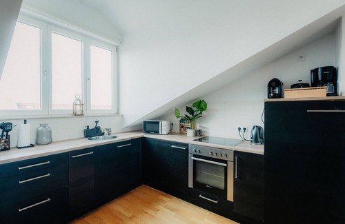Zentrum-Nord Apartment | *Rooftop* apartment with eat-in kitchen and terrace - Luga Homes - Zoo