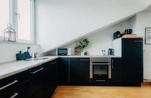Zentrum-Nord Apartment | *Rooftop* apartment with eat-in kitchen and terrace - Luga Homes - Zoo