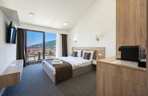 Lazi Hotel | Rooftop Apartments & Rooms
