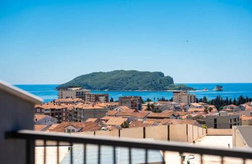 Lazi Hotel | Rooftop Apartments & Rooms