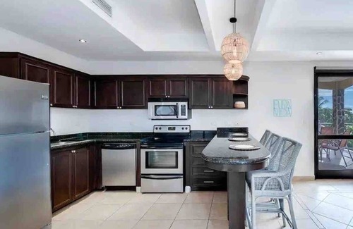 Barrio Los Villalobos Condo | Rooftop balcony oceanfront PH condo with King beds