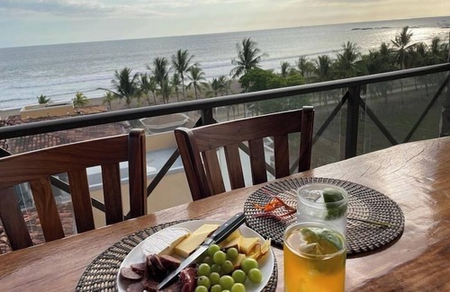 Barrio Los Villalobos Condo | Rooftop balcony oceanfront PH condo with King beds
