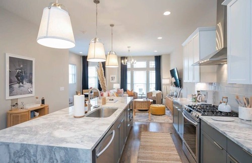 Hadley - Washington House | Rooftop City Views, Garage, Near Bway
