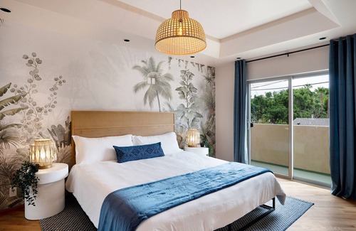 Mission Hills House | Rooftop City/Water Views - Jacuzzi - King Beds - Central Location