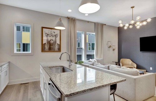 Talbot's Corner House | Rooftop Deck 2 Car Garage Near Downtown Nashville